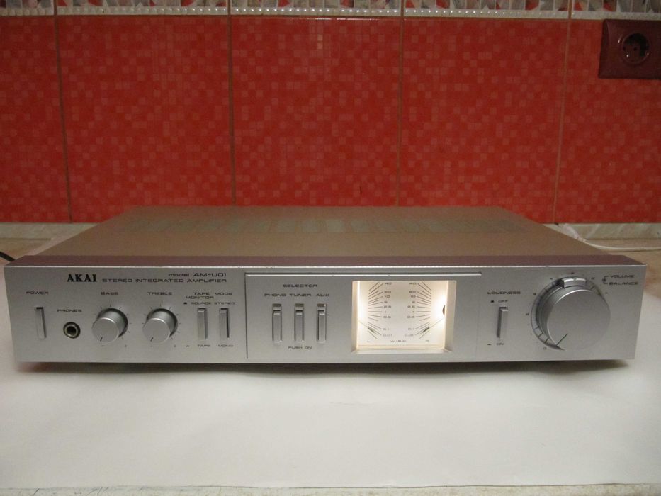 AKAI AM-U01 – Вінтажний Підсилювач ЗОЛОТОЇ Ери Аудіо