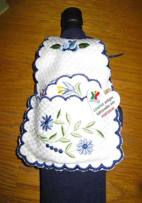 Avental Artesanal Português para Pingo Garrafa com suportes Copos