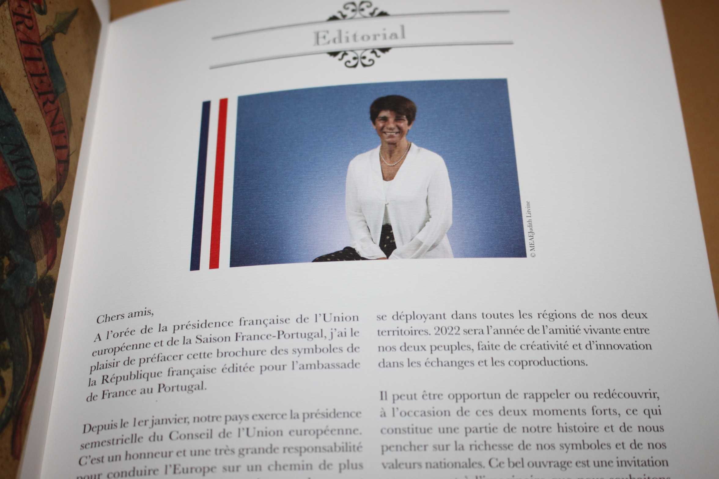 ' Os símbolos da Républica Françesa 2022 bilingue // Vários
