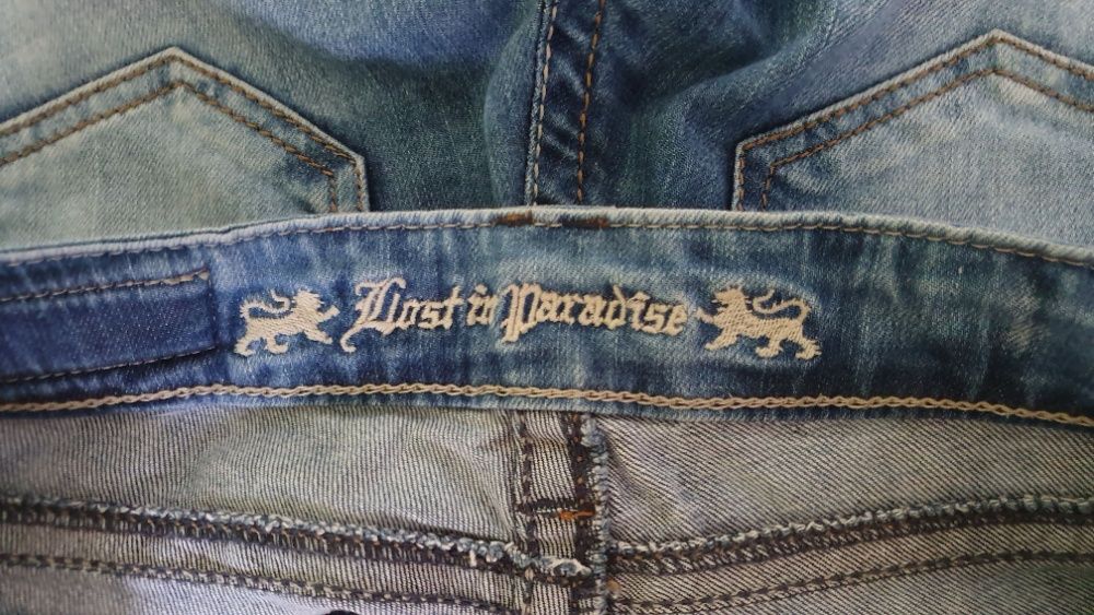Spodnie jeansowe firmy Lost in Paradise