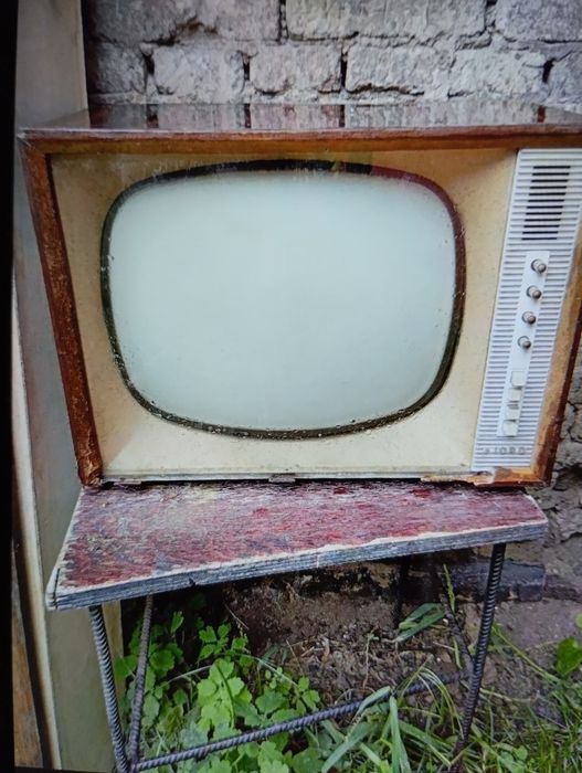Stary telewizor do sprzedania Zefir