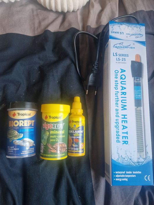 Akwarium z wyposażeniem dla żółwia