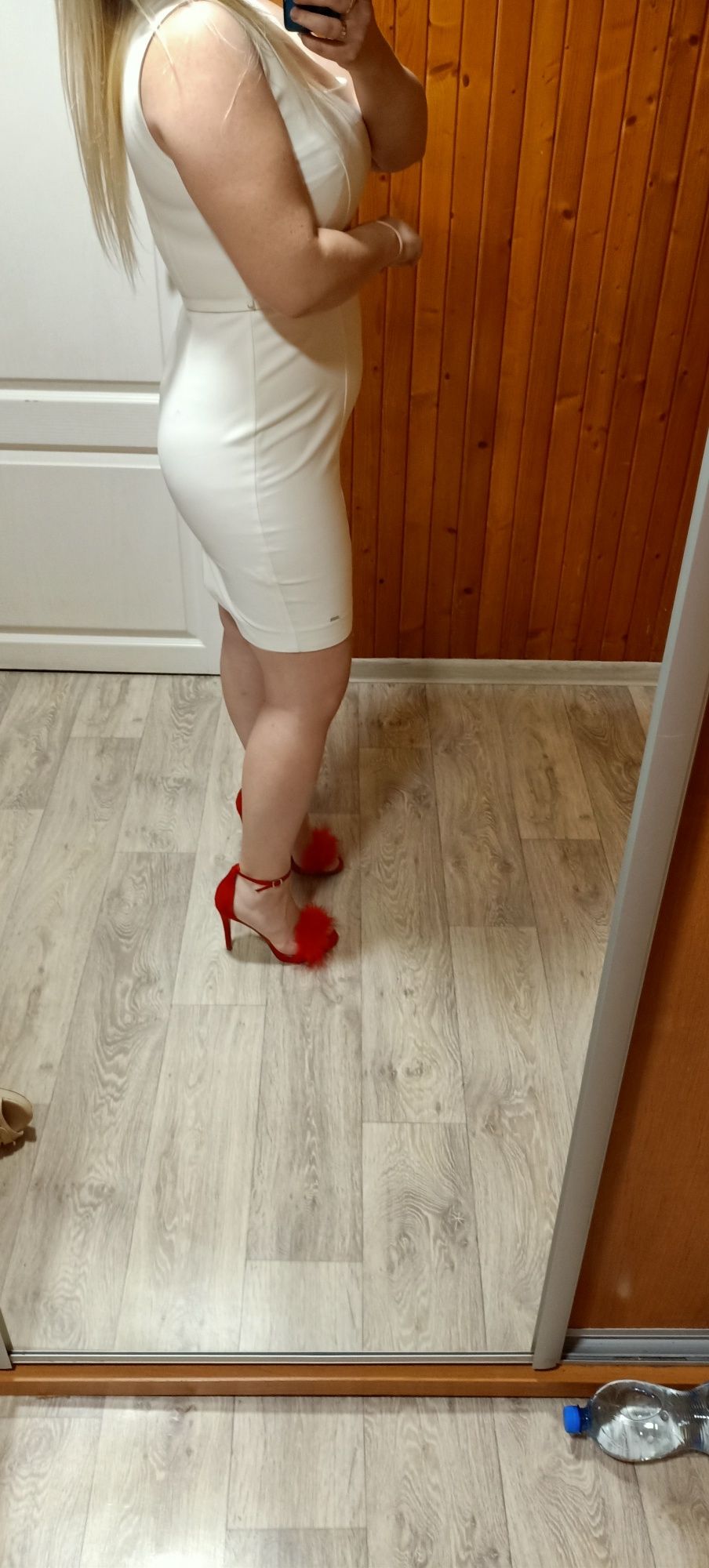 Biała sukienka elegancka
