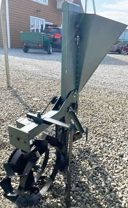 Часникосаджалка мотоблочна навісна ланцюгова рядна саджалка часнику