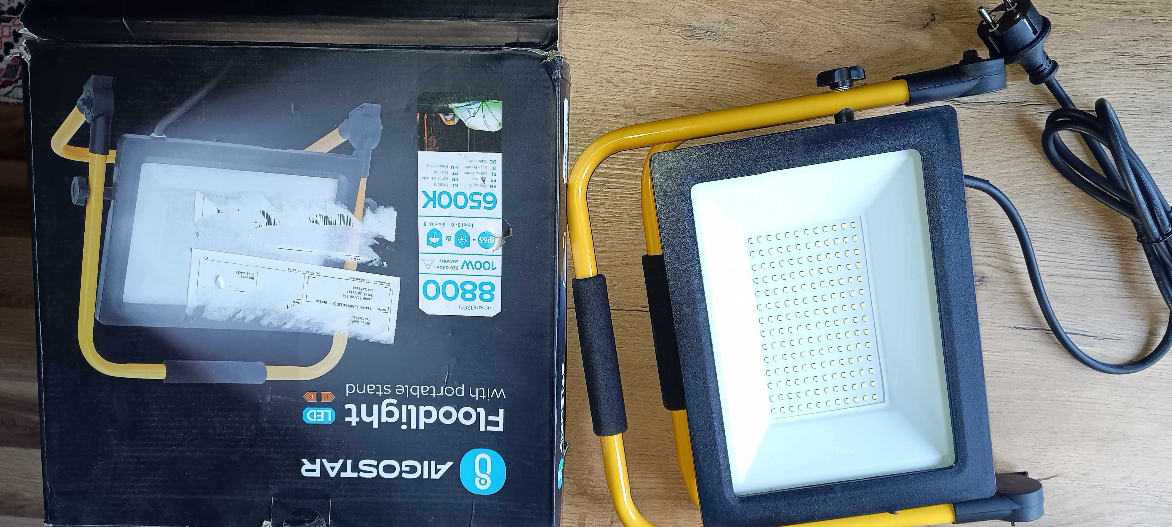 Reflektor ledowy 100v