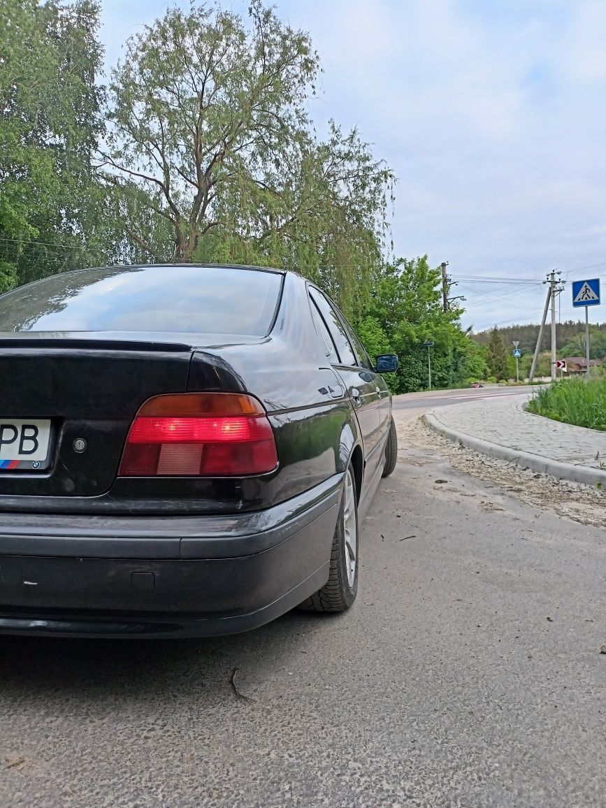 Продам BMW E39 2.5 бензин