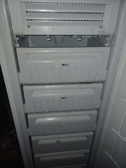 Продам морозилку INDESIT no frost.