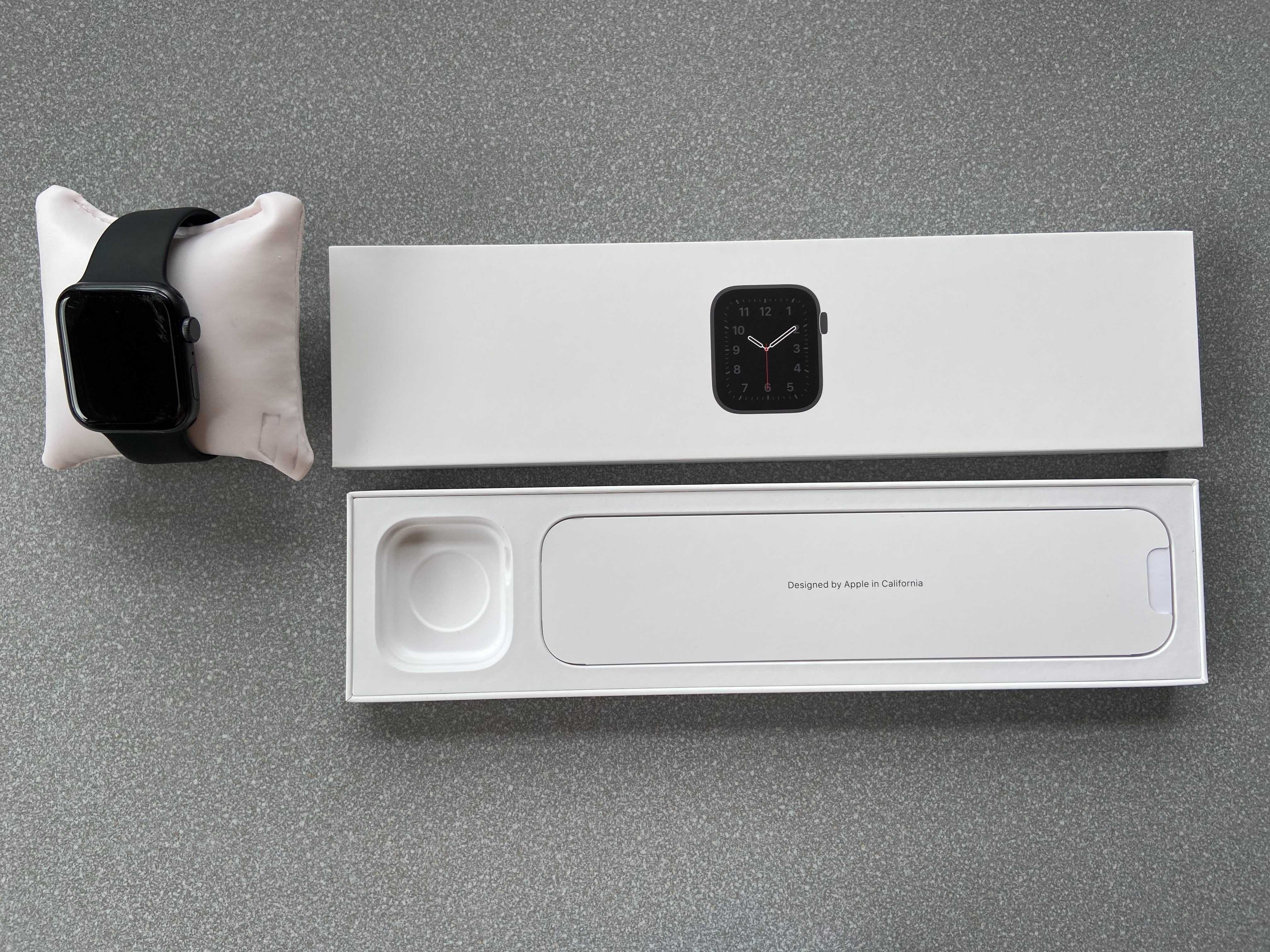 Apple Watch SE 44 mm Space Gray