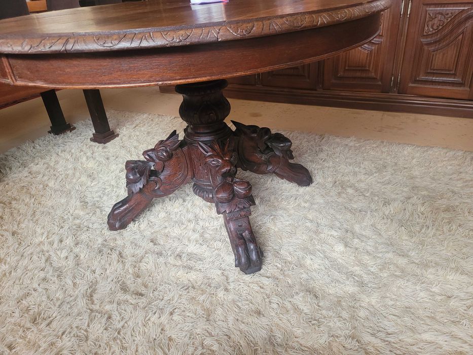 Mesa antiga, redonda em madeira maciça - Restaurada