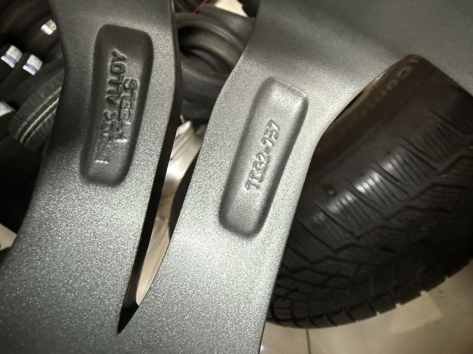 Диски Toyota RAV 4 r17/5/114.3 Lexus 225/65/17 Fulda шини зимові