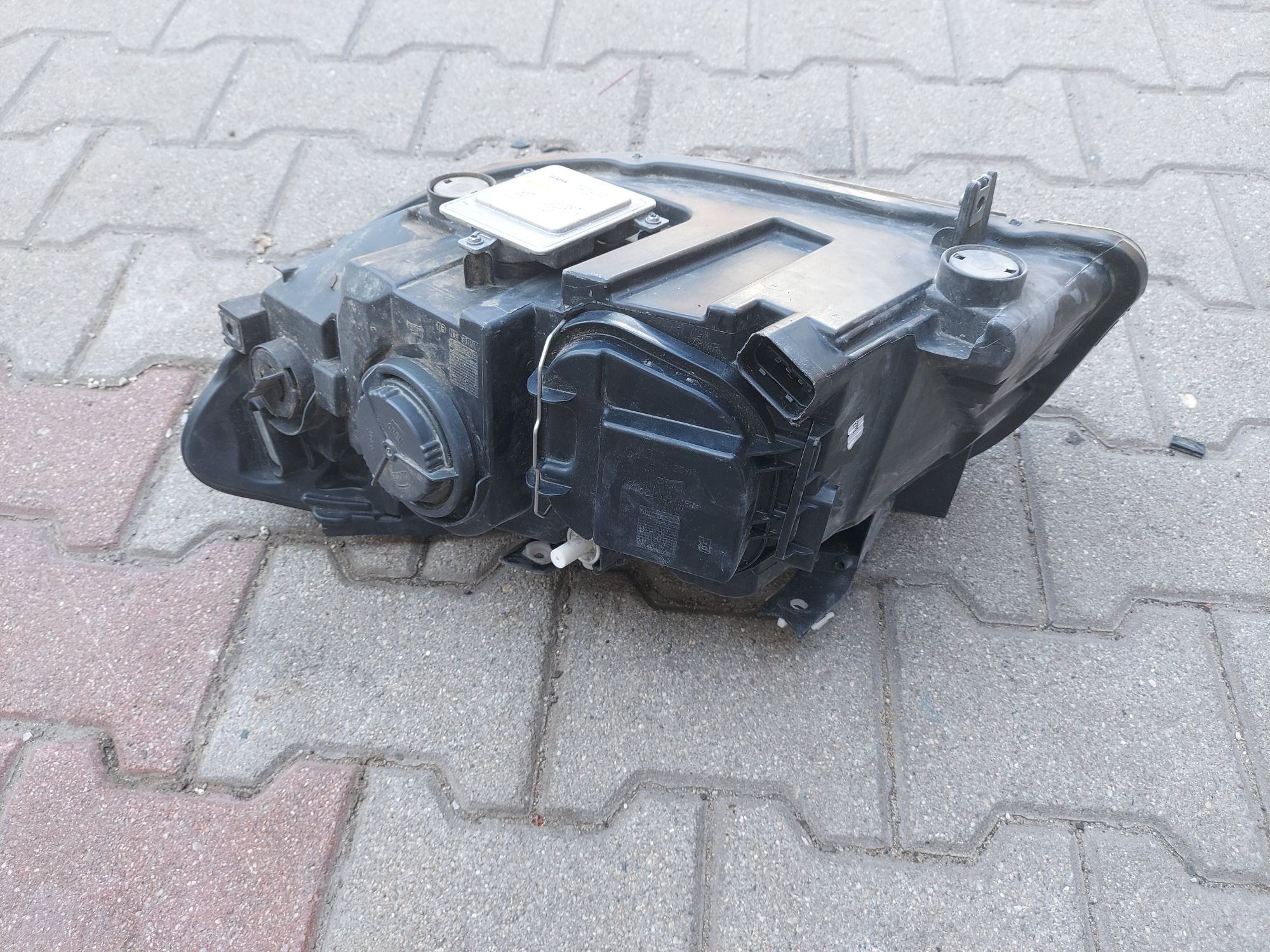 Lampa reflektor BMW X1 E84 xenon skrętna dynamic prawa EUROPA