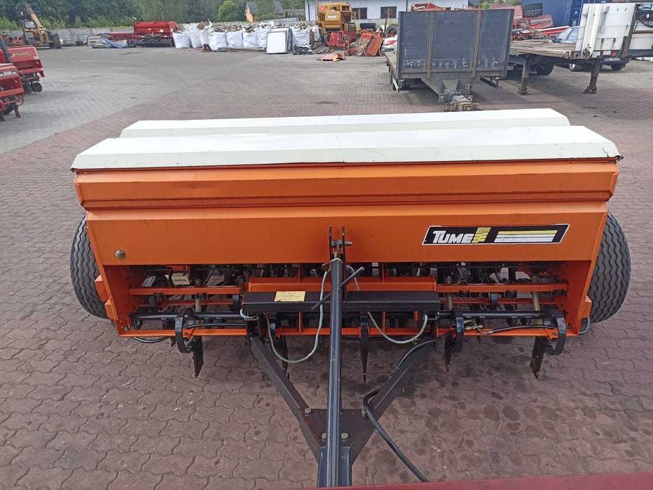 Siewnik zbożowy bezorkowy z podsiewaczem nawozu 2.5m.Tume