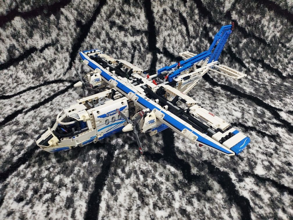 Lego Technic 42025 Samolot Transportowy