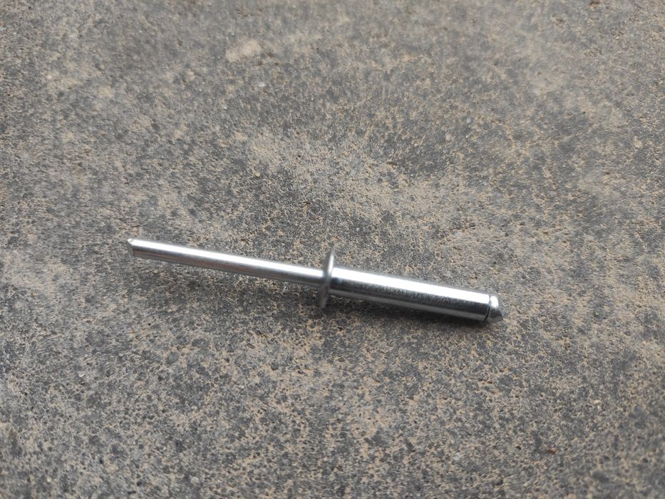 Nit zrywalny stalowy 7kg 1300szt 4.8x25, łeb płaski 9mm