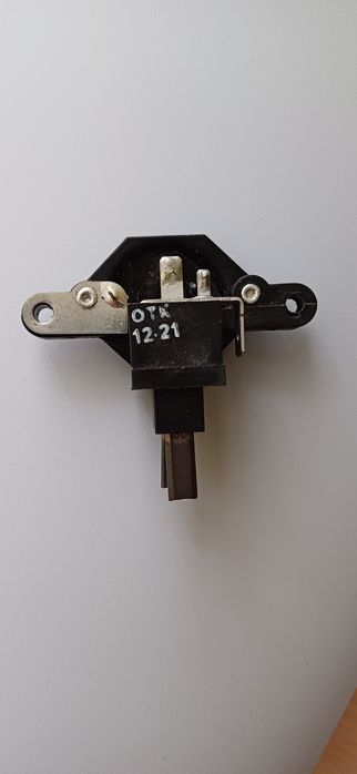 Регулятор напряжения ваз, газ 80а щетки генератора 9412.3701