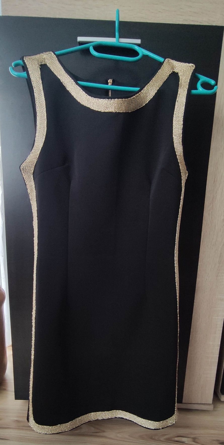 Czarna mini sukienka ze złotymi wstawkami, stan idealny, Andrzejki