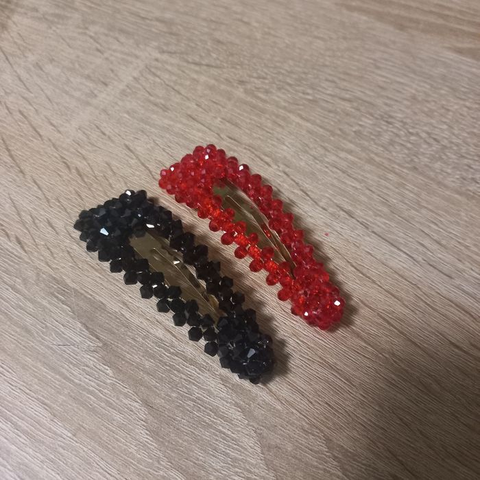 spinki 2 szt czarna i czerwona (duże)