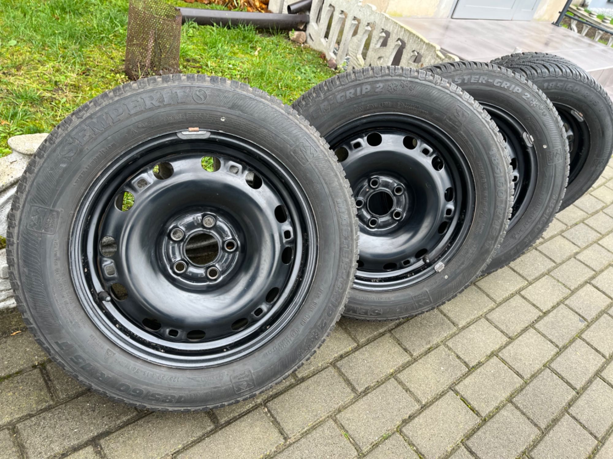 Zimowe opony wraz z felgami 185/60 R 15
