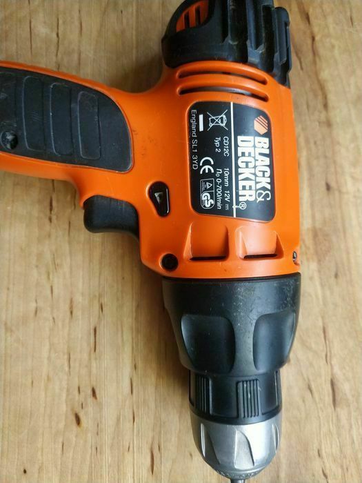 Шуруповерт Black & Decker 12V