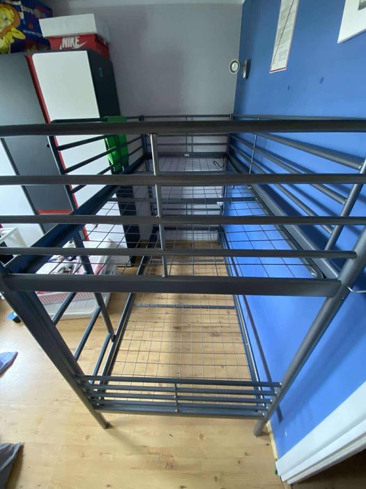 Łóżko piętrowe metalowe z IKEA „SVÄRTA”