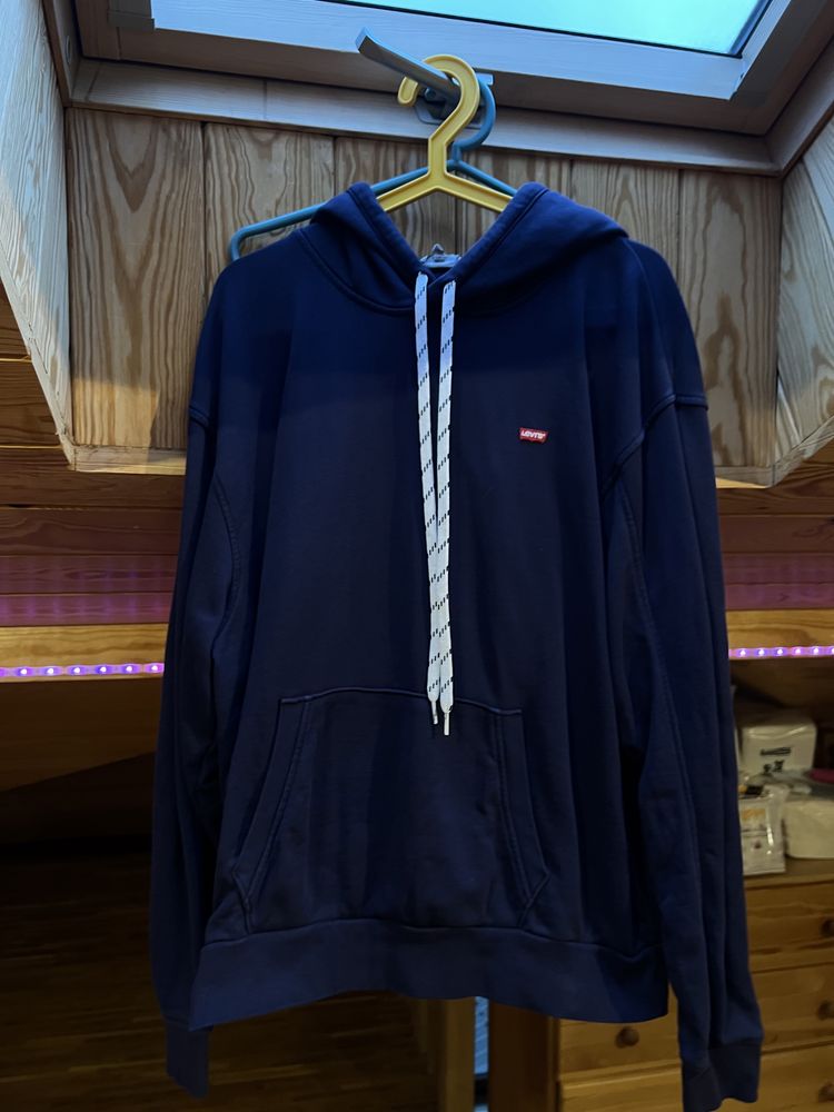Granatowa bluza levis