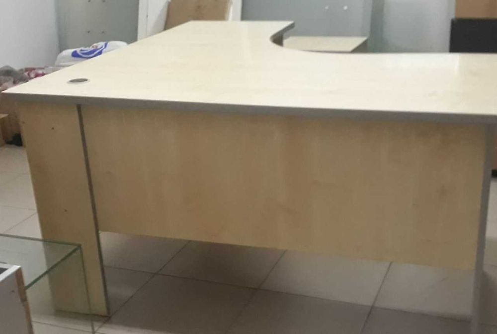 Стіл офісний 1200 грн