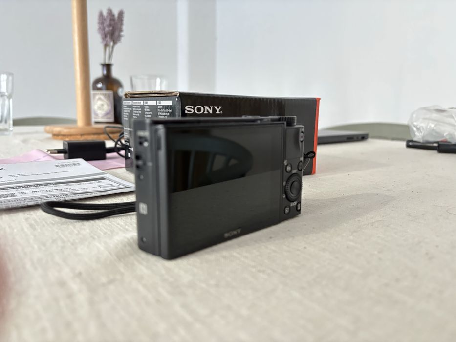 Máquina Fotográfica Compacta Sony Cyber-shot DSC-RX100 Mark V