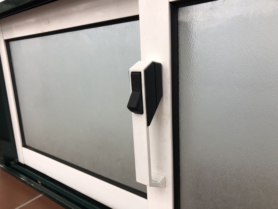 Janela de Correr Vidro Fosco de Alumínio