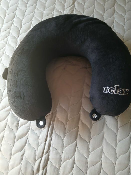 Almofada de viagem Ale-Hop com fecho zipper