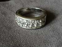 Srebrny pierścionek 925 z cyrkoniami