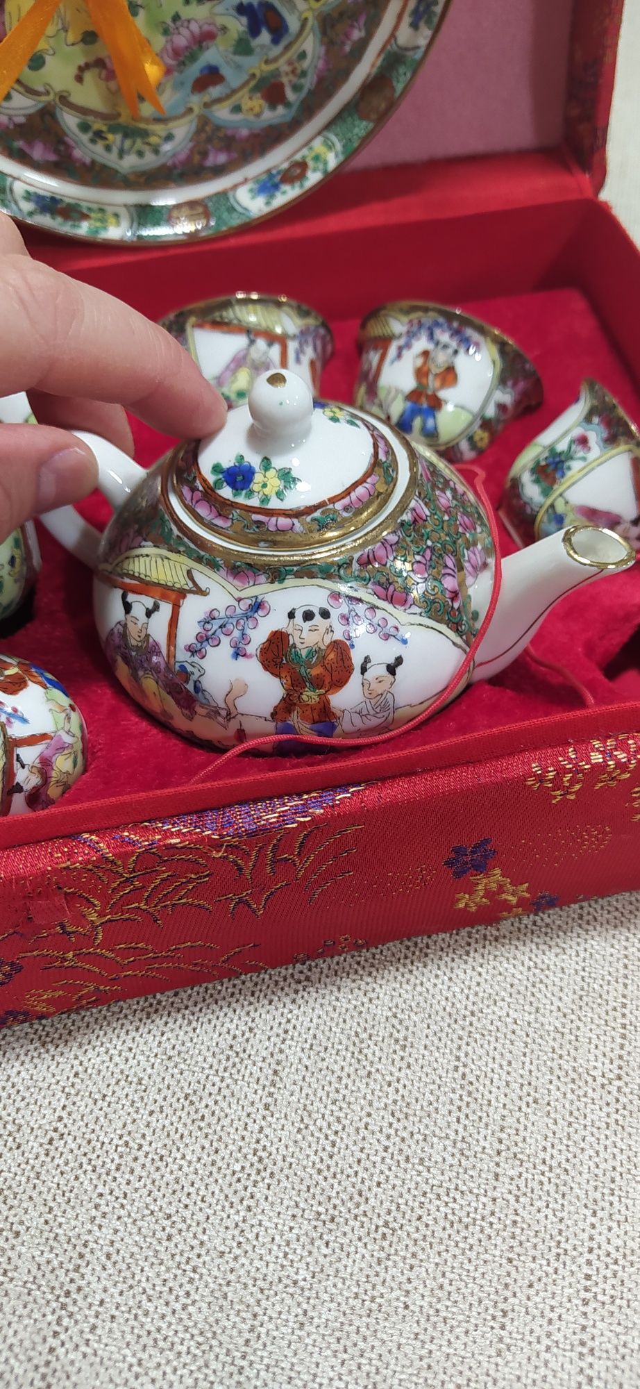 Conjunto oriental, na caixa, novo