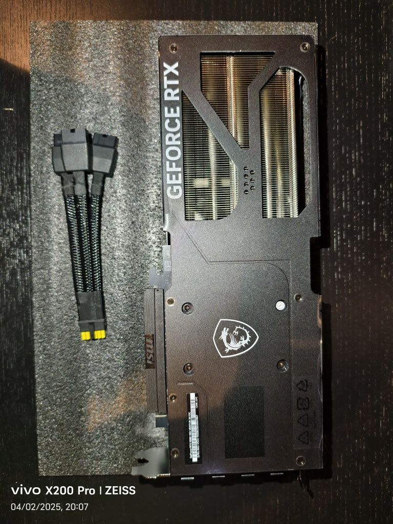 Placa gráfica NVIDIA RTX 5080 16gb GDDR7 MSI