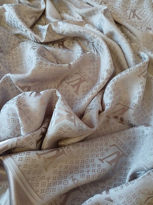 Louis Vuitton!!Cudna chusta oversize! Delikatny jedeab!!