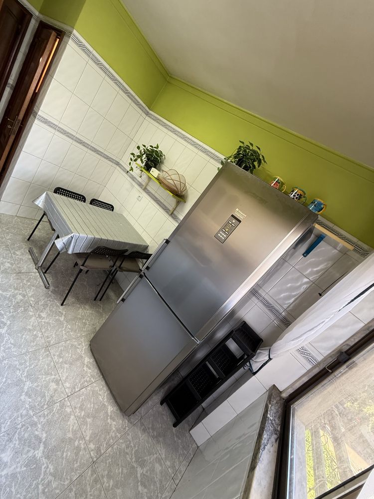 QUARTO com casa de banho privativa em Massamá