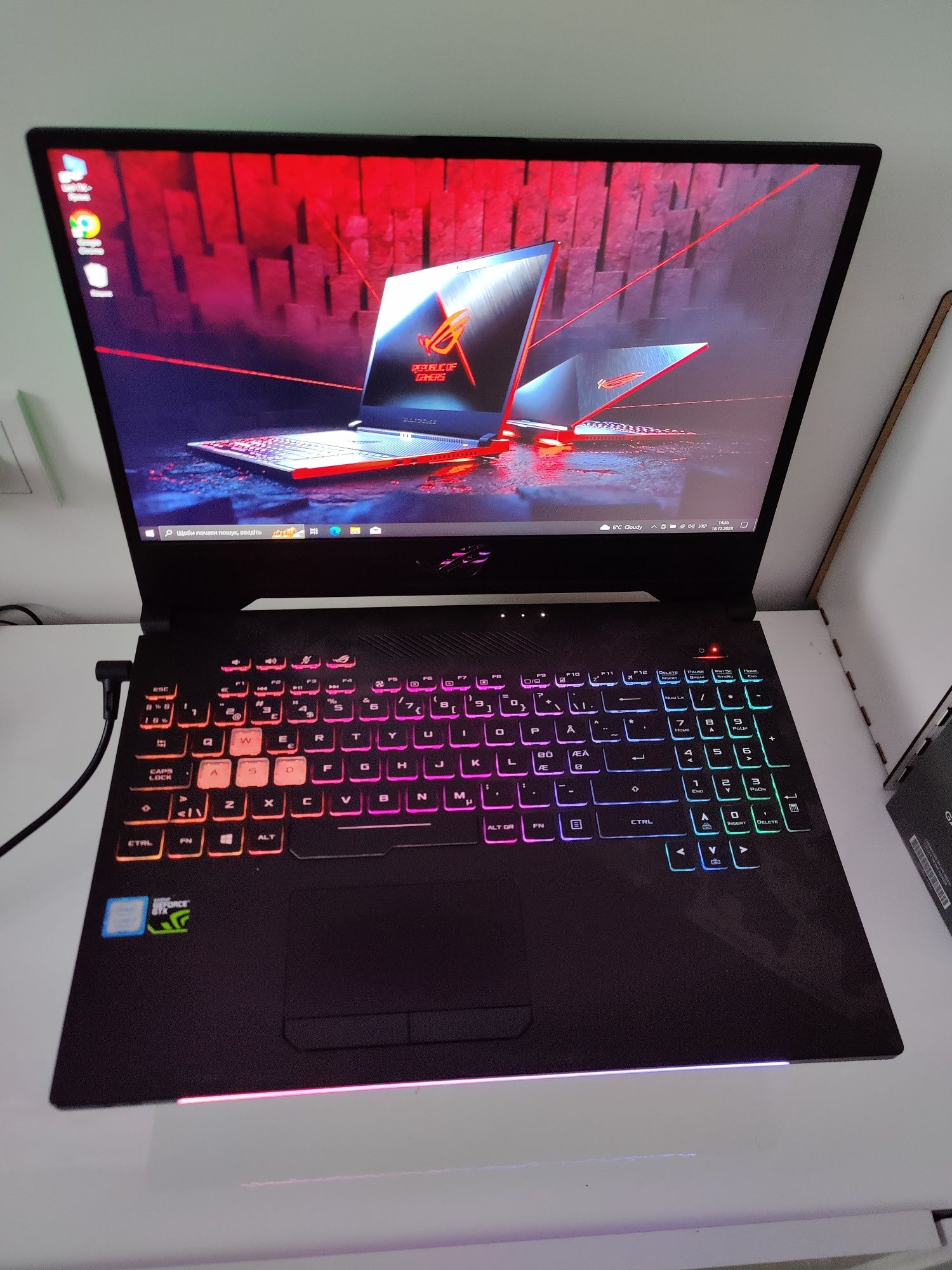 Ігровий ноутбук 15.6 asus rog GL 504g/GTX 1070 8 ГБ/i7/16 Гб/SSD 256Г