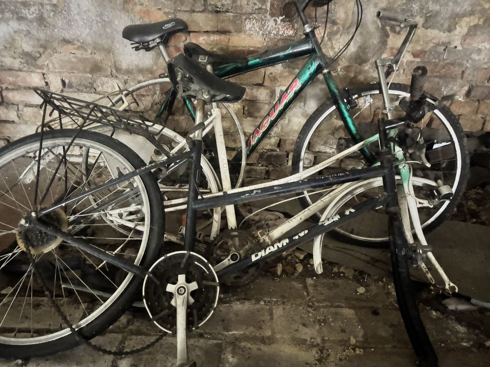 Rowery do naprawy jeden chyba ma przebite kolo