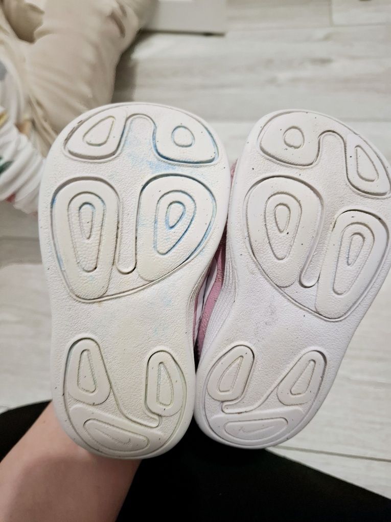 Buciki Nike 22 Stan dobry