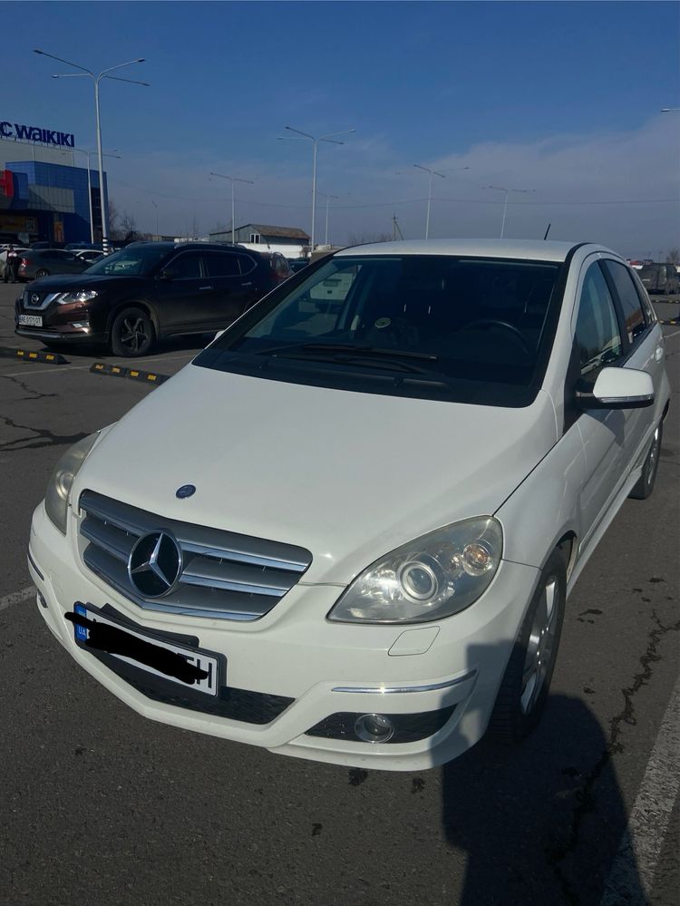 Mercedes-Benz B-180 2010року