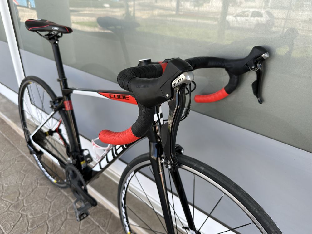 Bicicleta de estrada em carbono