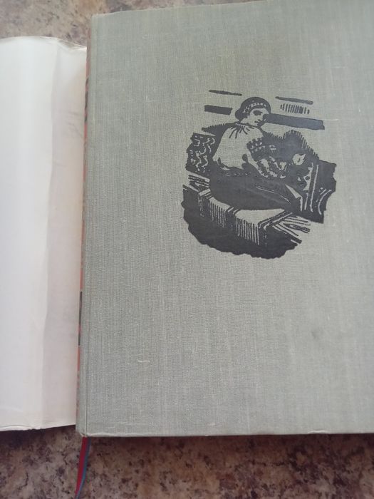 Тканини і вишивки