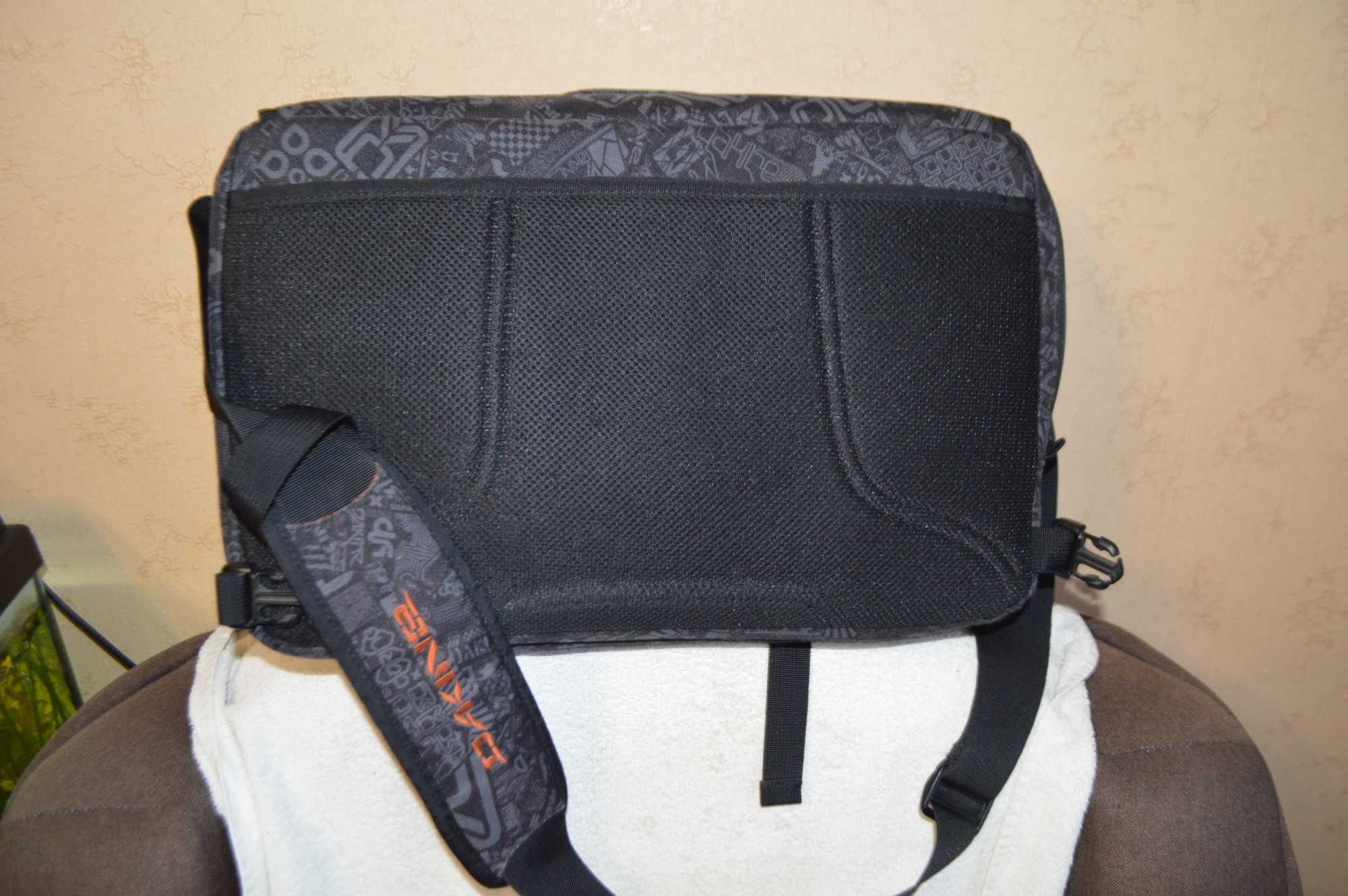 Dakine Messenger Bag (Small)
