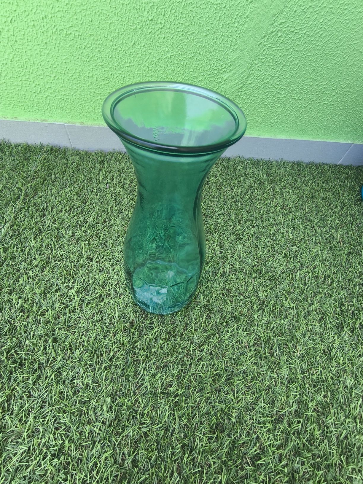 Garrafa em vidro com tampa plástica