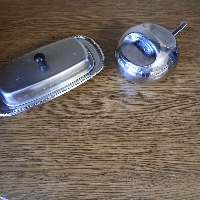 судки металлические, эмалированные. Ключ для консервации.