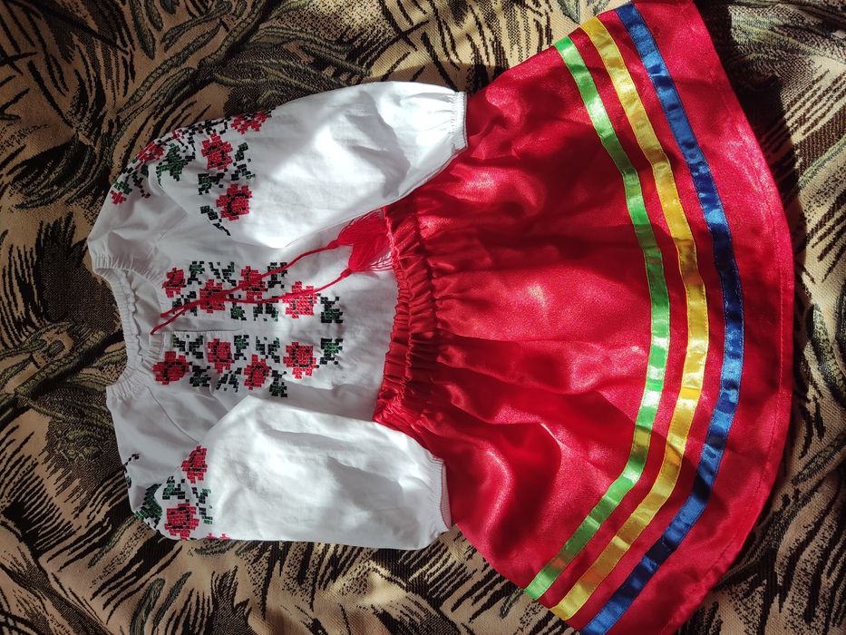 Продам комплект українки 350 гр. Вишивала своїми ручками.