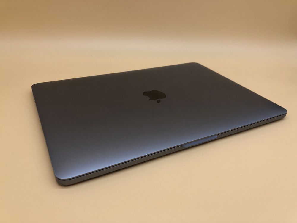 Macbook pro 2016 touchbar 4 usb type c 512ssd i7 16gb