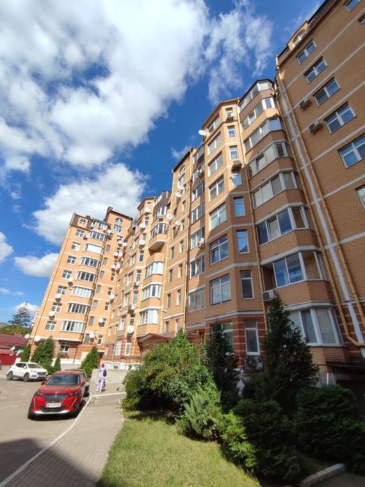 Продам велику, простору 4 - кімнатну квартиру в новобудові!