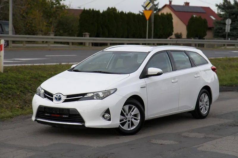 Toyota Auris 1.8 HYBRYDA - 99KM! 2015r! Bez śladów korozji! Stan znakomity!