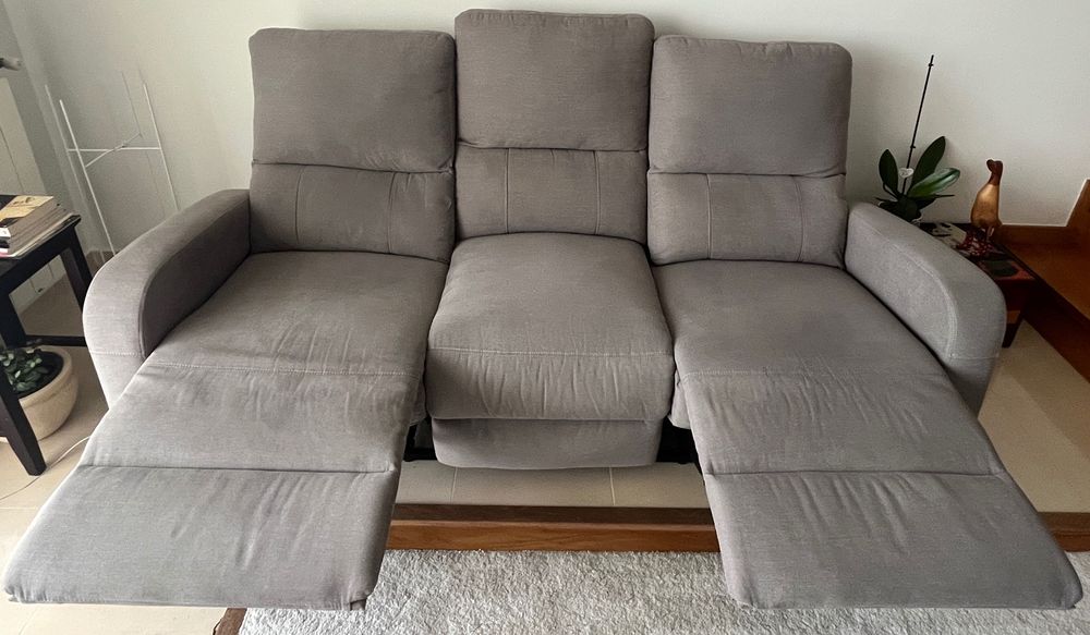 Sofa com assento articulado