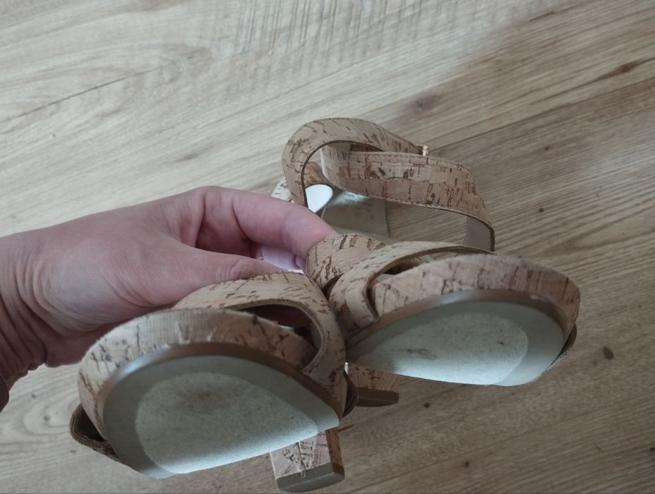 Sandały na obcasie Aldo, rozmiar 41, beżowe korek