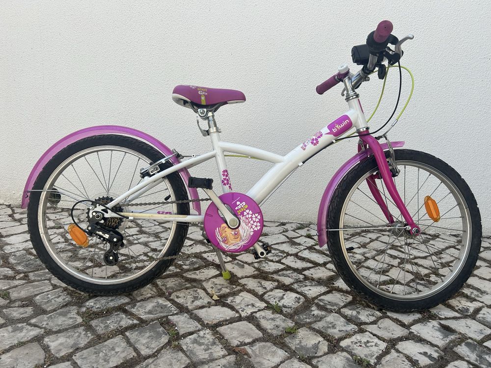 Bicicleta de criança cor de rosa